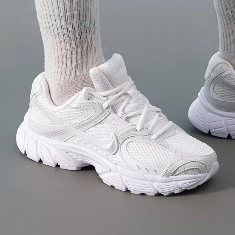 Nike W NIKE V5 RNR HQ7901-101: - Women Shoes Running Nike reseña y precio