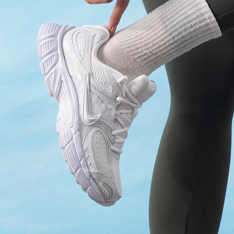 Nike W NIKE V5 RNR HQ7901-101: - Women Shoes Running Nike reseña y precio