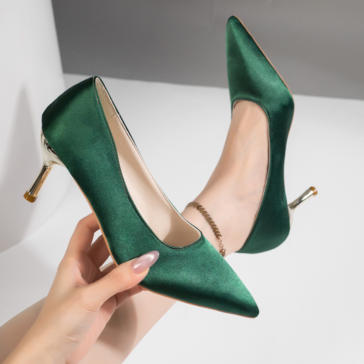 Zapatos de tacón alto con punt - Court Heel Pointed reseña y precio